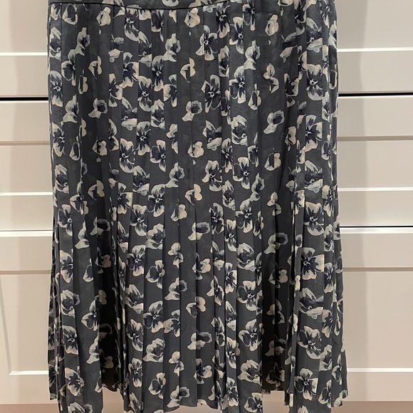 Beautiful Tory Burch dress - Picture 3 of 6